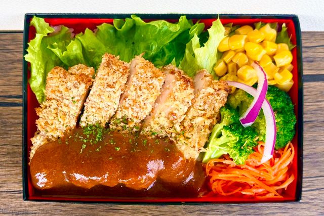 グリルファクトリー世田谷-揚げてない！特製デミグラスソースのヘルシーなチキンカツレツBOX