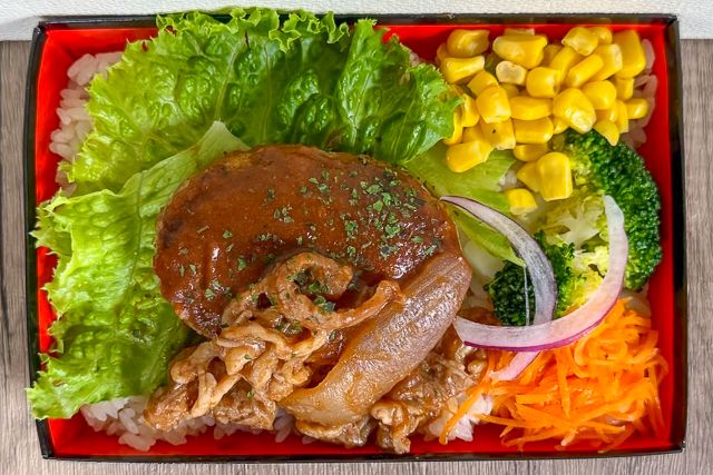 牛バラ煮込みのビーフシチューハンバーグ