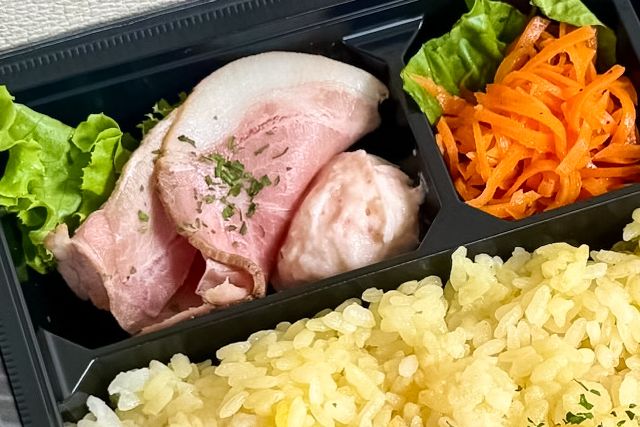 グリルファクトリー世田谷-【秋限定】濃厚！自家製ソースのビーフストロガノフと柔らかローストポークの彩りBOX