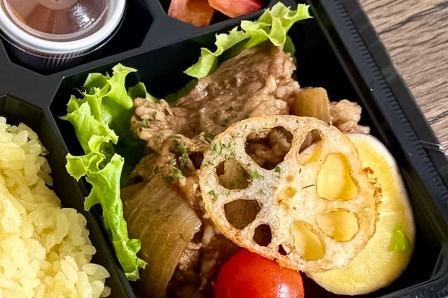 グリルファクトリー世田谷-【秋限定】濃厚！自家製ソースのビーフストロガノフと柔らかローストポークの彩りBOX