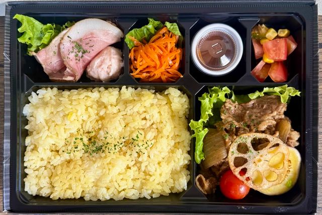 グリルファクトリー世田谷-【秋限定】濃厚！自家製ソースのビーフストロガノフと柔らかローストポークの彩りBOX
