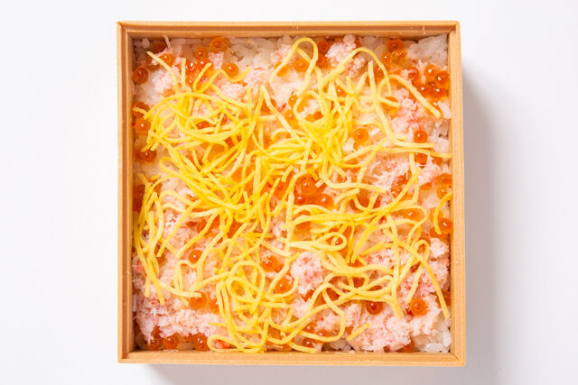 【期間限定】蟹ちらし寿司と彩り9升の三段弁当