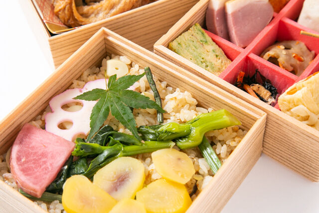 えびす あふそや-【熨斗対応可】【秋限定】秋の味覚ご飯（栗）と彩り9升の三段弁当