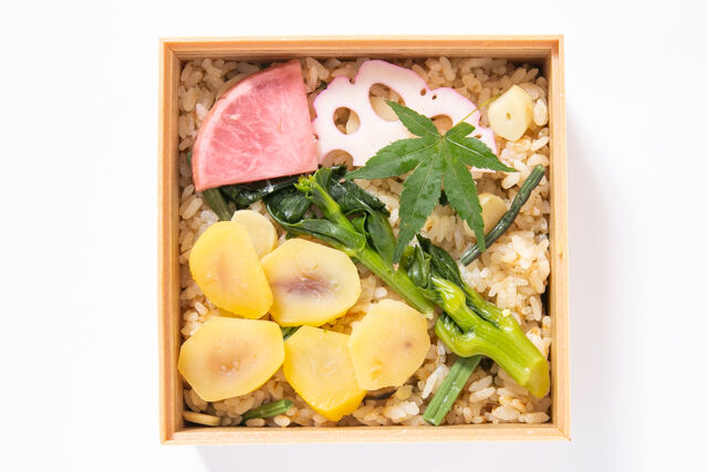 えびす あふそや-【熨斗対応可】【秋限定】秋の味覚ご飯（栗）と彩り9升の三段弁当