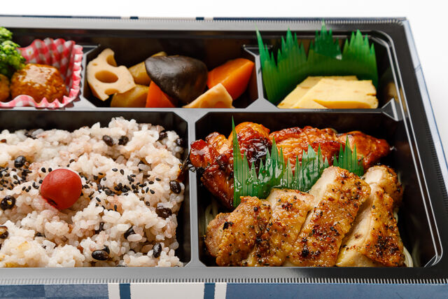 彩りチキンのお楽しみ弁当