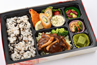 宅配弁当 笑心-自家製きのこ煮込みハンバーグ×ミックスフライ弁当
