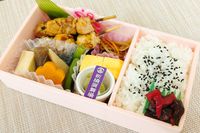 新橋演舞場　演舞場の台所-【国技館やきとり入り】演舞場幕の内弁当