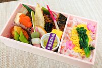 新橋演舞場　演舞場の台所-【熨斗対応可】4月限定 お花見ちらし幕の内弁当