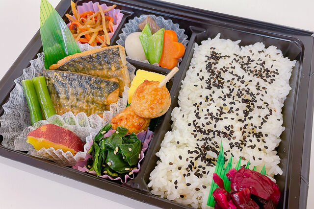 新橋演舞場　演舞場の台所-鯖味噌幕の内弁当