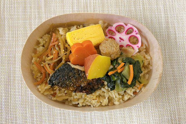 新橋演舞場　演舞場の台所-演舞場のミニわっぱ幕の内