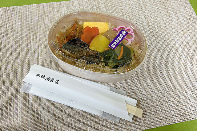 新橋演舞場　演舞場の台所-演舞場のミニわっぱ幕の内