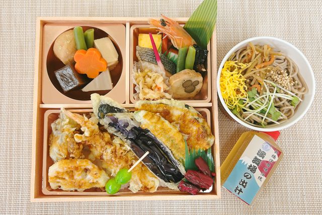 新橋演舞場　演舞場の台所-期間限定（12月～2月）天重御膳～信州ちょいそば～