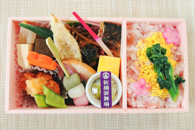 新橋演舞場　演舞場の台所-【熨斗対応可】4月限定 お花見ちらし幕の内弁当