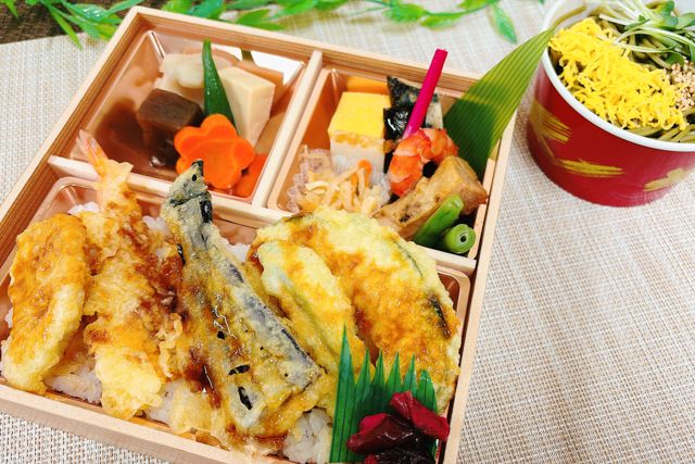 新橋演舞場　演舞場の台所-期間限定（5月～9月）新橋演舞場の天重御膳～ちょい茶そば～