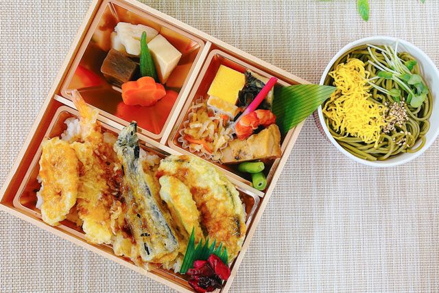 新橋演舞場　演舞場の台所-期間限定（5月～9月）新橋演舞場の天重御膳～ちょい茶そば～