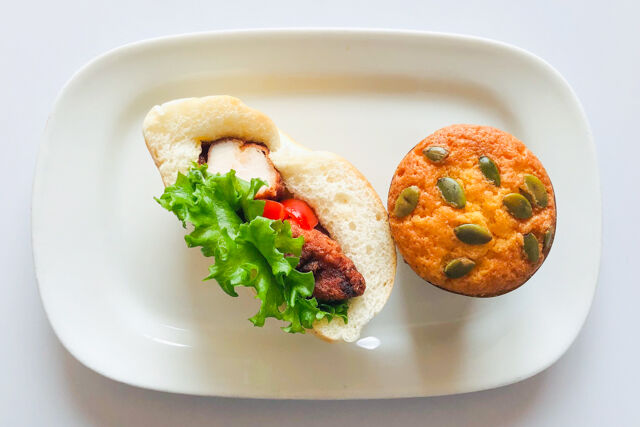 北海道産小麦100%のパン屋えとふぇ-【選べる軽食BAG】ベーグルサンド（ハーフ）＆マフィン