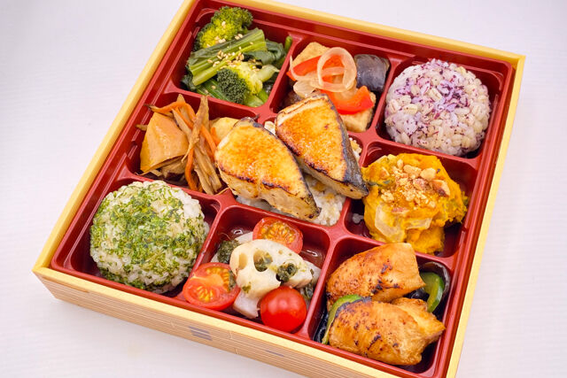 FISH A WEEK 週一魚-ぶりと鶏の照焼きと6品目の野菜デリプレート