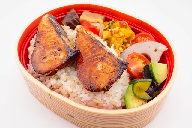 FISH A WEEK 週一魚-ぶりの照焼きと4品目の野菜デリ弁当