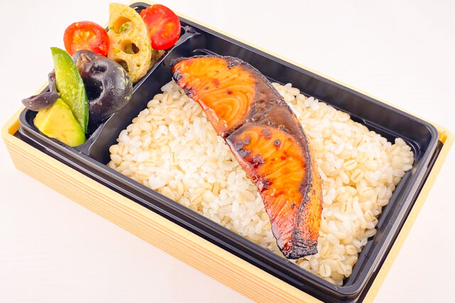FISH A WEEK 週一魚-ぶりの照焼きと2品目の野菜デリ弁当