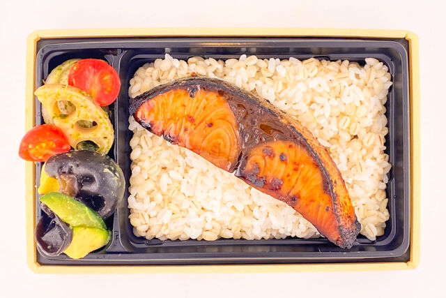 FISH A WEEK 週一魚-ぶりの照焼きと2品目の野菜デリ弁当