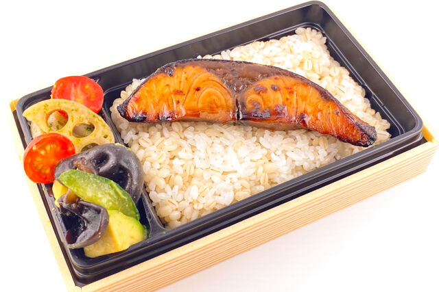 FISH A WEEK 週一魚-ぶりの照焼きと2品目の野菜デリ弁当