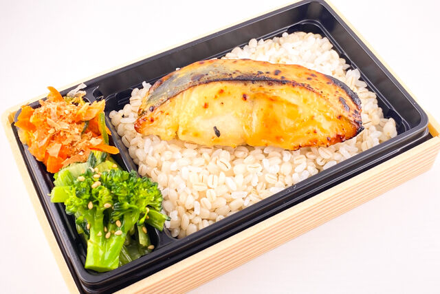 FISH A WEEK 週一魚-さわら西京焼きと2品目野菜デリ弁当