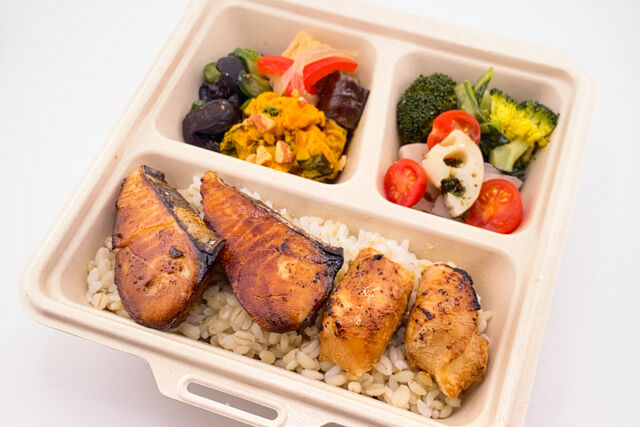 FISH A WEEK 週一魚-ぶりと鶏の照焼きと5品目の野菜デリ弁当