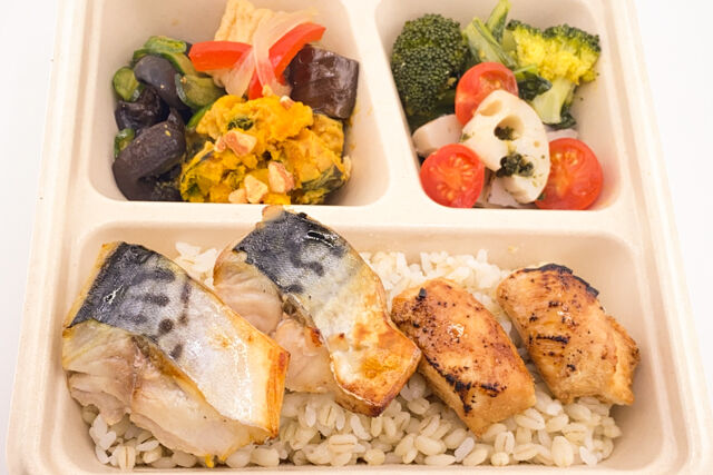 FISH A WEEK 週一魚-さばの塩焼きと鶏の照焼きと5品目野菜デリ弁当