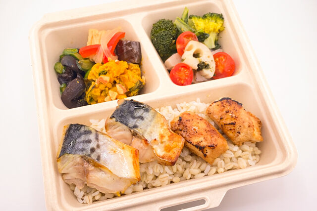 FISH A WEEK 週一魚-さばの塩焼きと鶏の照焼きと5品目野菜デリ弁当