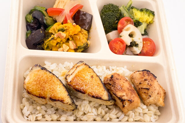 FISH A WEEK 週一魚-さわらの西京焼きと鶏の照焼きと5品目野菜デリ弁当