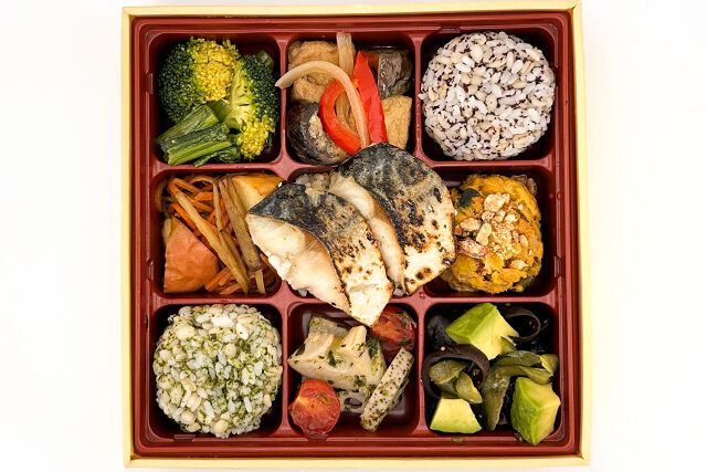 FISH A WEEK 週一魚-さばの塩焼きと6品目野菜デリプレート