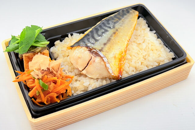 FISH A WEEK 週一魚-さばの塩焼きと2品目野菜デリ弁当