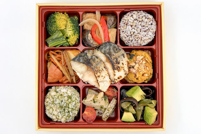 FISH A WEEK 週一魚-【うみうまフェア】青森県産さばの塩焼きと豪華野菜デリプレート
