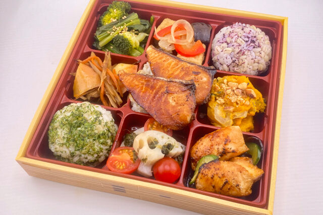 FISH A WEEK 週一魚-【うみうまフェア】宮城県産ぶりと鶏の照焼きと豪華野菜デリプレート