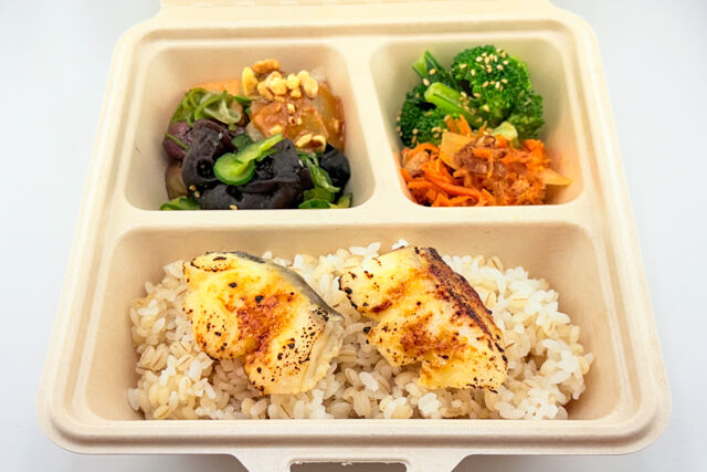 FISH A WEEK 週一魚-【うみうまフェア】宮城県産真だらの西京焼きと5品目の野菜デリ弁当