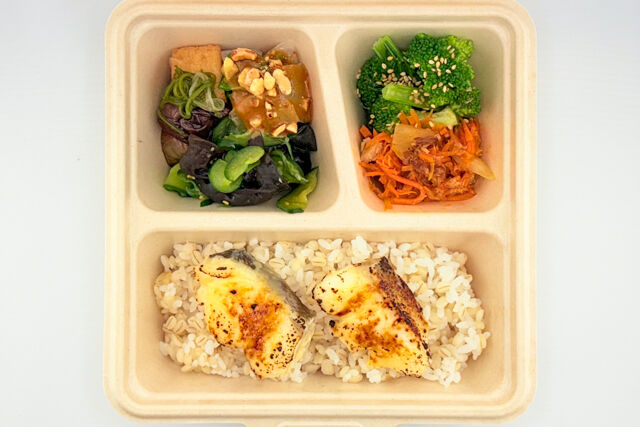 FISH A WEEK 週一魚-【うみうまフェア】宮城県産真だらの西京焼きと5品目の野菜デリ弁当