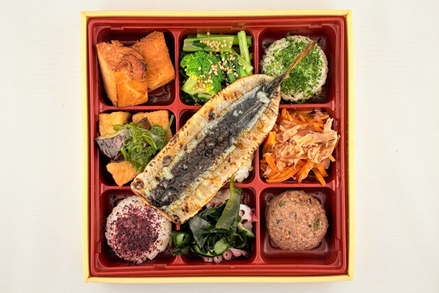 FISH A WEEK 週一魚-【秋限定】さんまのガーリック焼きと鶏の照焼きと豪華野菜デリプレート