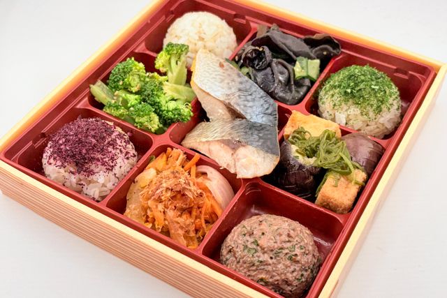 FISH A WEEK 週一魚-高知県四万十市 ゴマサバの塩焼きと豪華野菜デリプレート