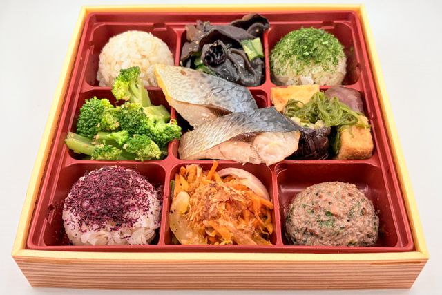 FISH A WEEK 週一魚-高知県四万十市 ゴマサバの塩焼きと豪華野菜デリプレート