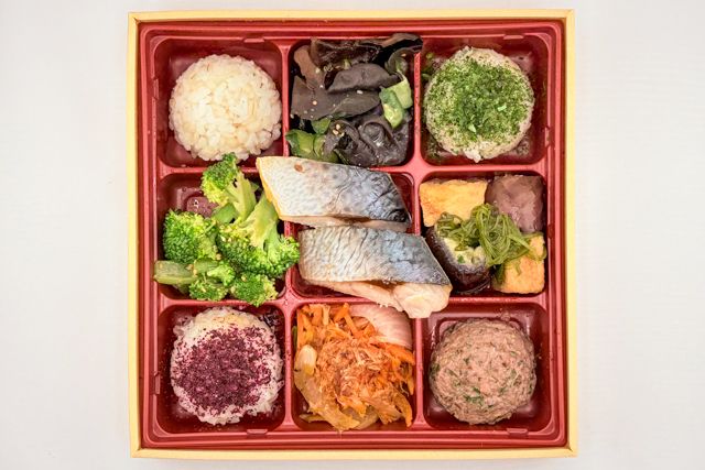 FISH A WEEK 週一魚-高知県四万十市 ゴマサバの塩焼きと豪華野菜デリプレート