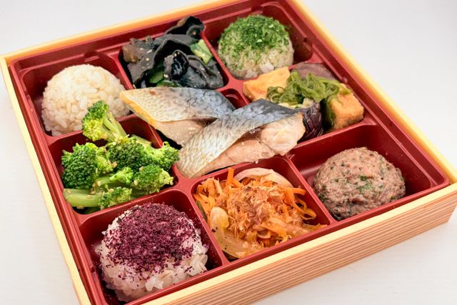 高知県四万十市 ゴマサバの塩焼きと豪華野菜デリプレート