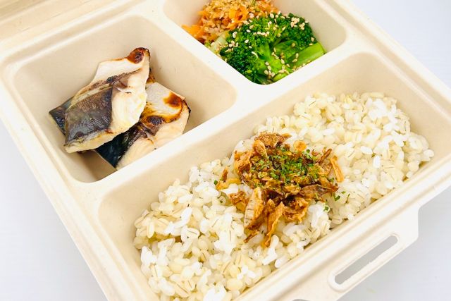 FISH A WEEK 週一魚-高知県四万十市ゴマサバの塩焼きと2品目の彩り野菜デリ弁当