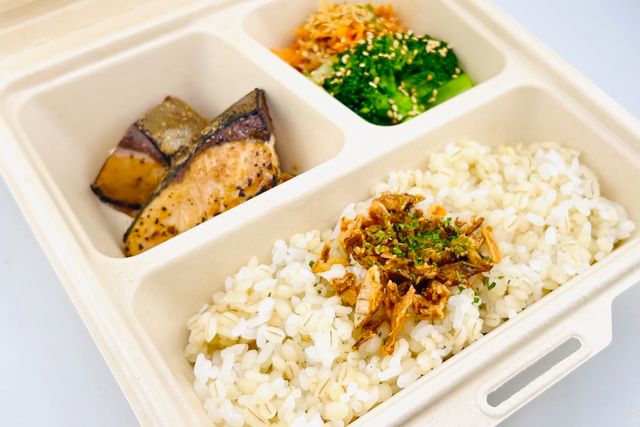 FISH A WEEK 週一魚-ぶりの照焼きと2品目の彩り野菜デリ弁当