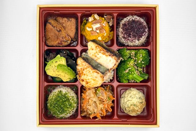 FISH A WEEK 週一魚-【豪華】さわらの西京焼きと鶏の照り焼きの彩り野菜デリ御膳