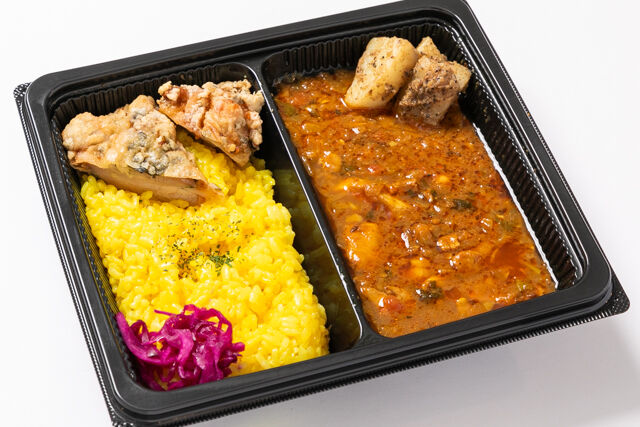 南インド風チキンカレー＋タイ風バイマックルー唐揚
