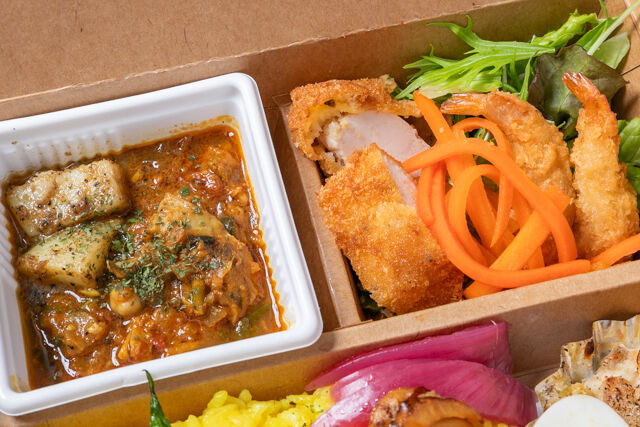 Food Laboratory カドノ-選べるカレーと多国籍おかず弁当〜エビフライ＆ハーブササミフライ