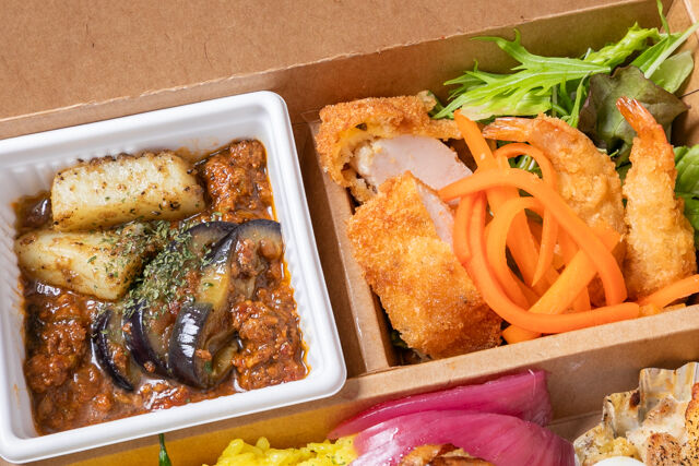 Food Laboratory カドノ-選べるカレーと多国籍おかず弁当〜エビフライ＆ハーブササミフライ