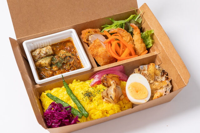 Food Laboratory カドノ-選べるカレーと多国籍おかず弁当〜エビフライ＆ハーブササミフライ