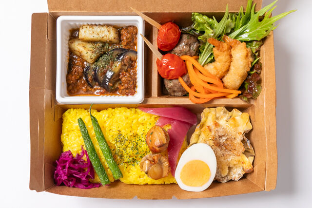 Food Laboratory カドノ-選べるカレーと多国籍おかず弁当〜エビフライ＆トルコハンバーグ