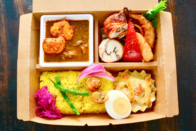 Food Laboratory カドノ-【夏限定】選べるカレーと多国籍おかず弁当〜エビフライ＆ジャークチキン